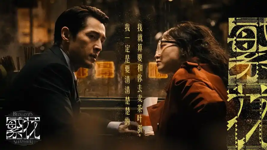 杏灯放映室栏目首图，市集灯串下排列的片单档案卡示意